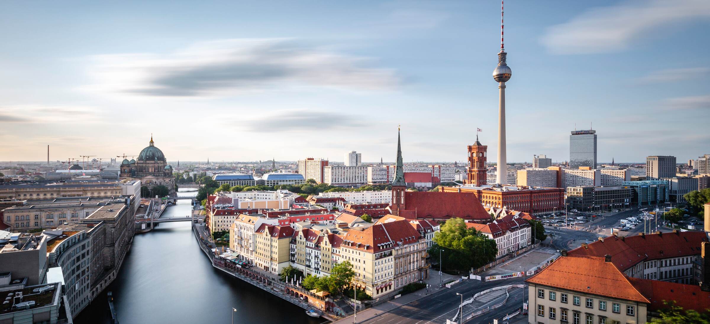 Luftbild der Berliner Innenstadt mit Fernsehturm, Spree und Berliner Dom, Einsatzgebiet für GW129 Schulungen