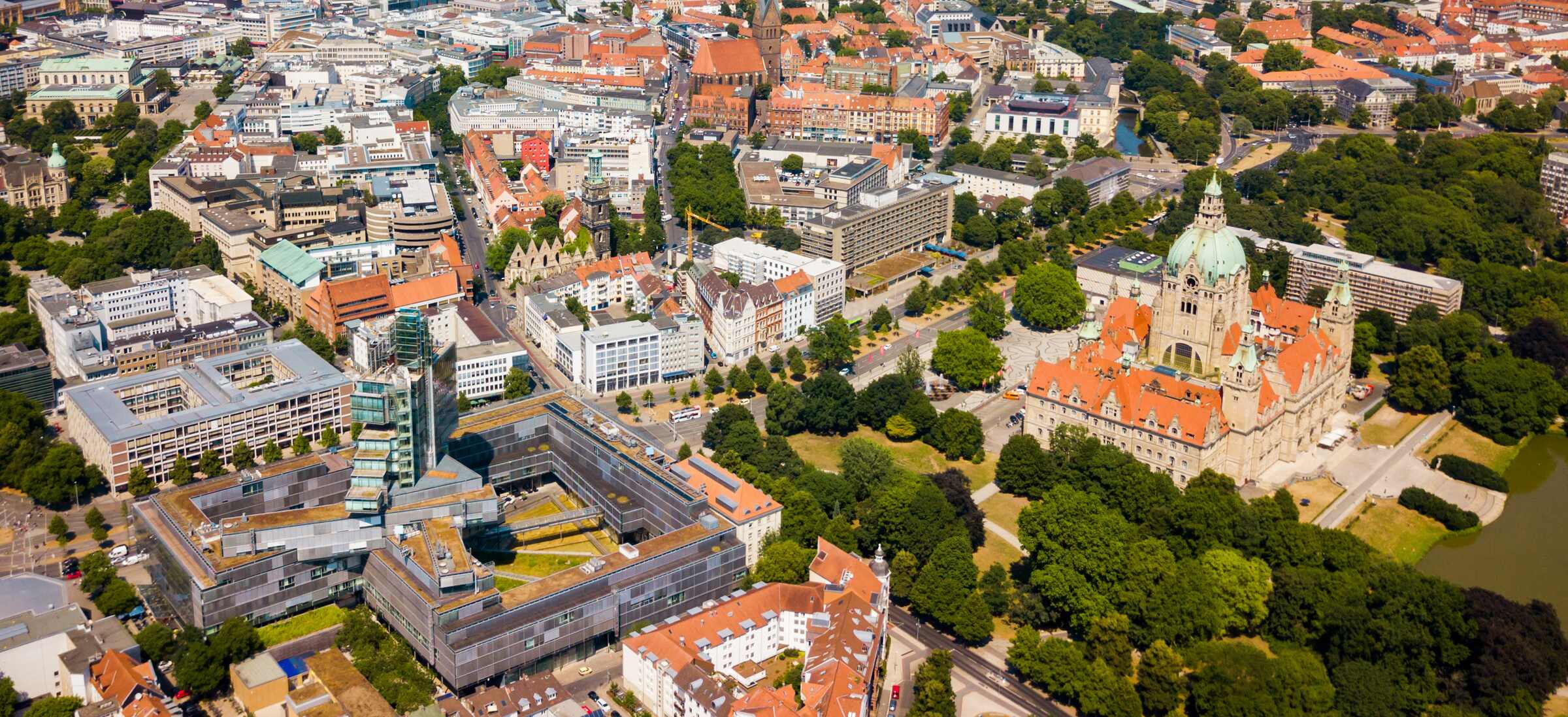 Luftbild der Hannoveraner Innenstadt mit Neuem Rathaus und Maschpark, Einsatzgebiet für GW129 Schulungen